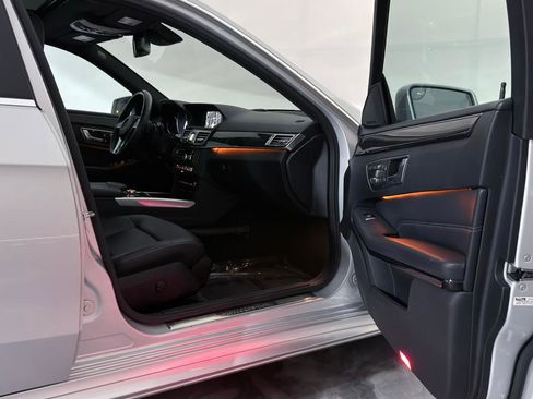 Used 2014 Mercedes-Benz E 350 4MATIC Sedan image 24