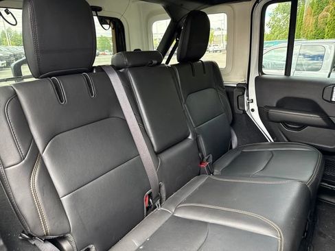 Used 2025 Jeep Wrangler Unlimited Sahara AWD/4WD image 18