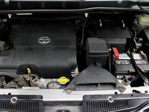 Used 2015 Toyota Sienna L image 15