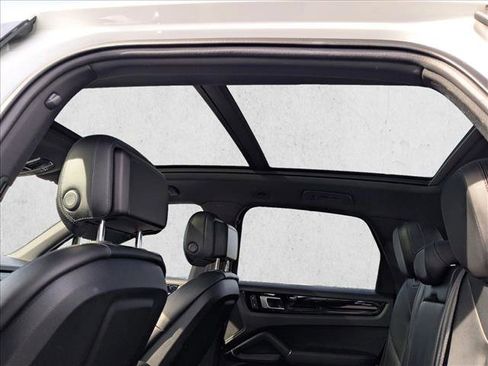 Used 2022 Porsche Cayenne image 20