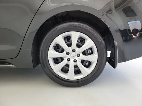 Used 2022 Toyota Corolla LE FWD image 12