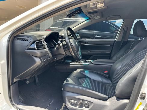 Used 2019 Toyota Camry SE w/ Carpet Mat Package FWD image 16