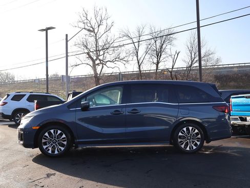 New 2026 Honda Odyssey Elite image 3