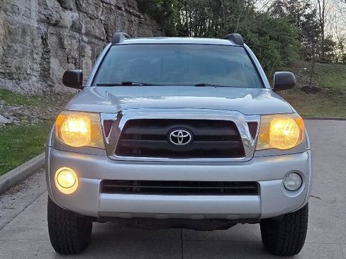 Used 2005 Toyota Tacoma PreRunner image 5