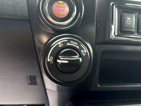 Used 2019 Nissan Titan SL w/ Midnight Edition AWD/4WD image 27