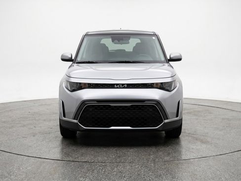 Used 2025 Kia Soul LX w/ LX Technology Package FWD image 2