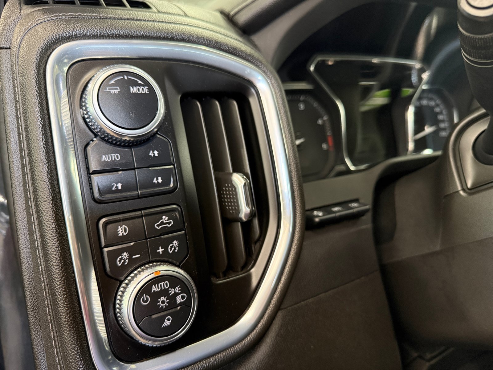 Used 2023 GMC Sierra 2500 Denali w/ Denali Ultimate Package AWD/4WD image 25