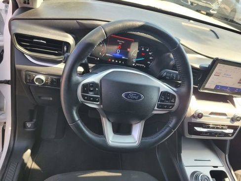 Certified 2022 Ford Explorer XLT image 30
