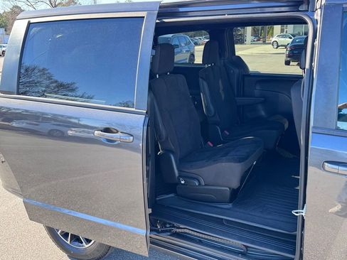 Used 2019 Dodge Grand Caravan SE image 25