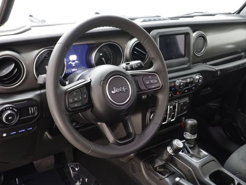 Used 2023 Jeep Wrangler Unlimited AWD/4WD image 7