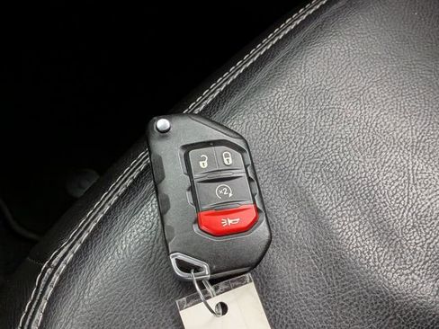 Used 2018 Jeep Wrangler Unlimited Sahara image 36