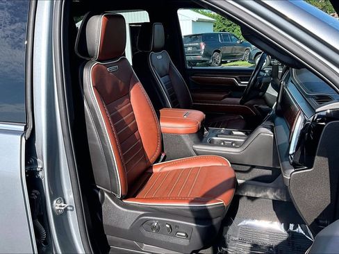 Used 2024 GMC Sierra 3500 Denali Ultimate AWD/4WD image 32