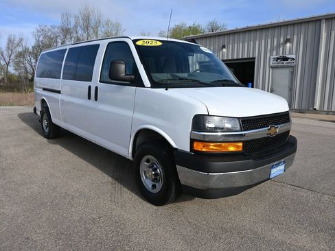 Used 2025 Chevrolet Express 3500 LT w/ LT Preferred Equipment Group RWD image 2