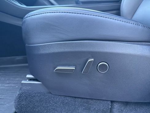 Used 2024 Tesla Model Y Performance image 28