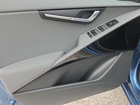 New 2026 Kia Niro EX FWD image 17