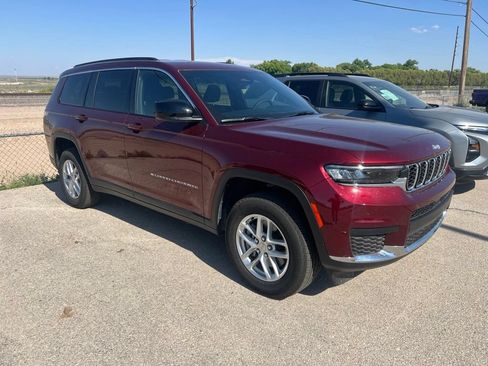 Used 2025 Jeep Grand Cherokee L Laredo AWD/4WD image 3
