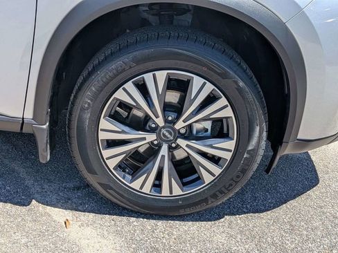 Used 2023 Nissan Rogue SV w/ SV Premium B Package FWD image 11