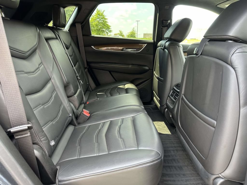 Used 2019 Cadillac XT5 Platinum AWD/4WD image 11