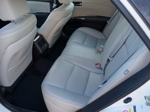 Used 2016 Toyota Avalon Limited image 12