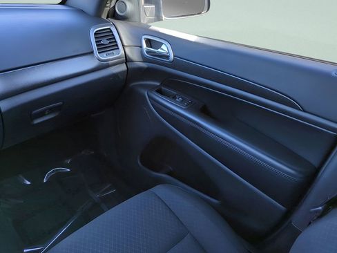 Used 2018 Jeep Grand Cherokee Laredo image 16