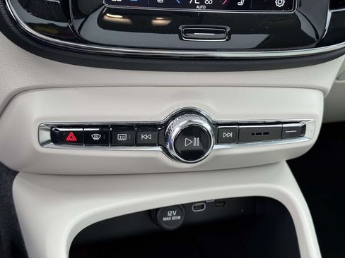 Certified 2023 Volvo XC40 B5 Plus w/ Protection Package Premier AWD/4WD image 30