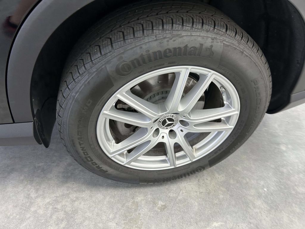 Used 2025 Mercedes-Benz GLC 300 image 9