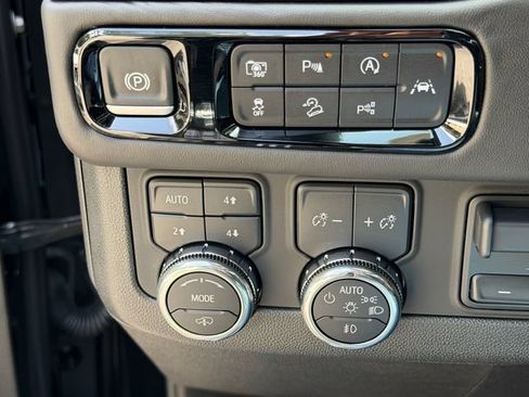 Certified 2025 GMC Yukon XL AT4 Ultimate AWD/4WD image 27