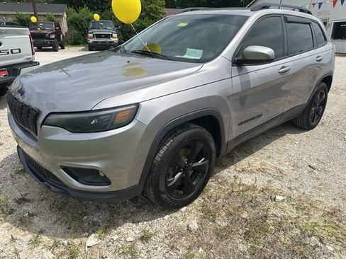 Used 2019 Jeep Cherokee Latitude Plus AWD/4WD image 7