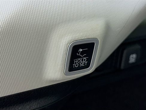 Used 2022 Jeep Grand Cherokee Overland image 32