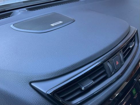 Used 2020 Nissan Rogue SL w/ Premium Package image 49