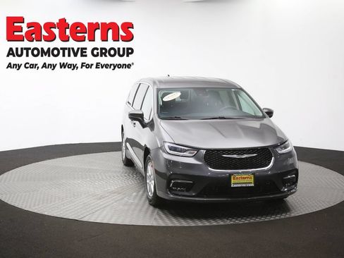 Used 2023 Chrysler Pacifica Touring-L FWD image 52