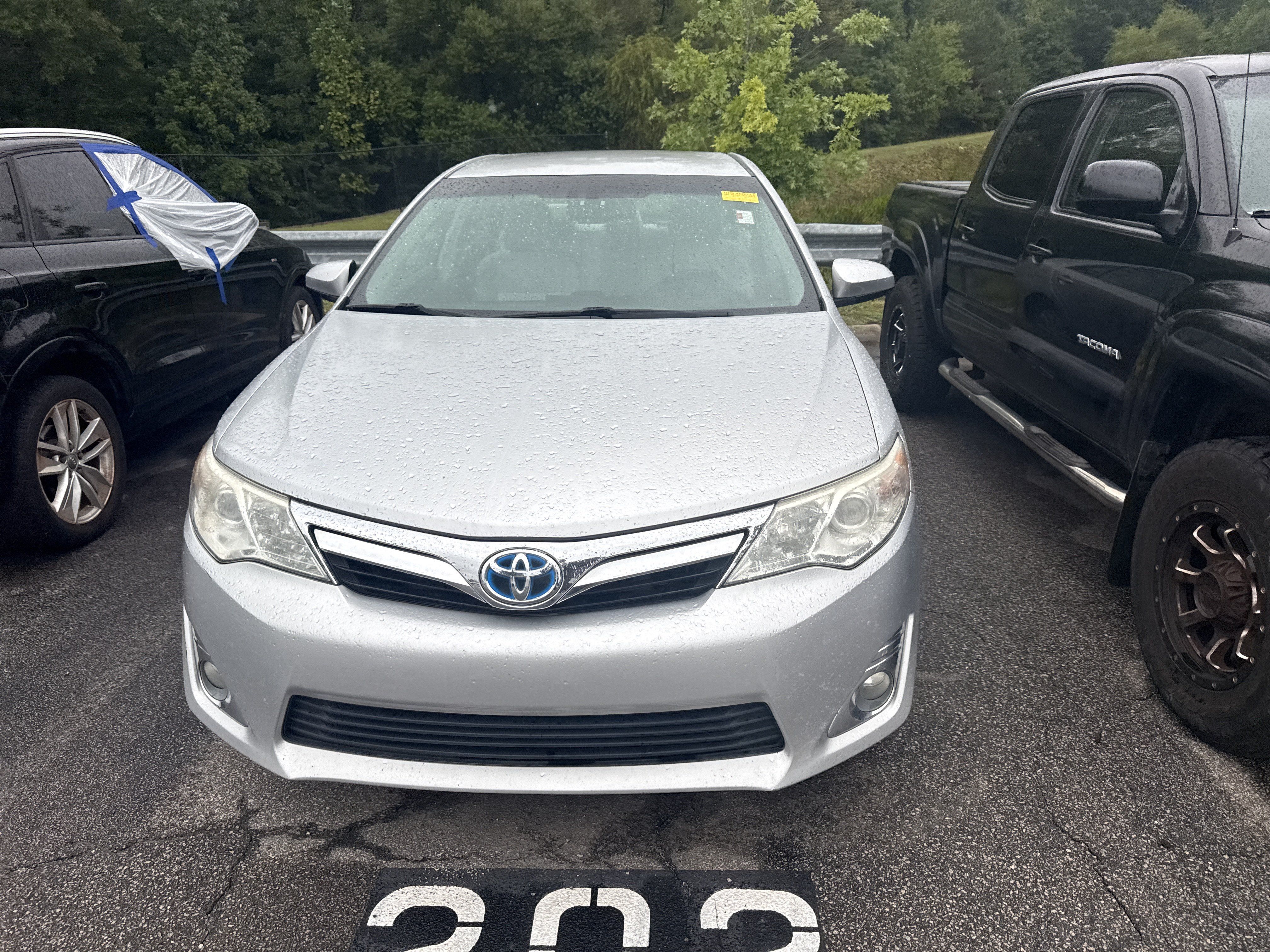 Used 2012 Toyota Camry XLE w/ Convenience Pkg FWD image 2