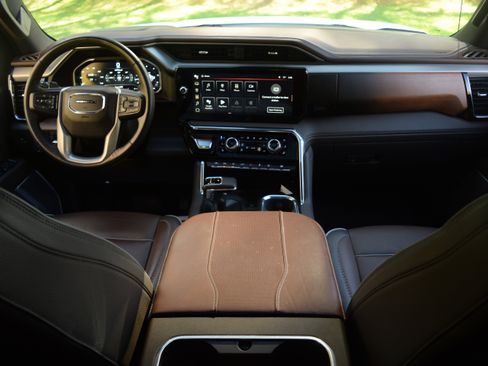 Used 2023 GMC Sierra 1500 Denali w/ Denali Reserve Package image 8