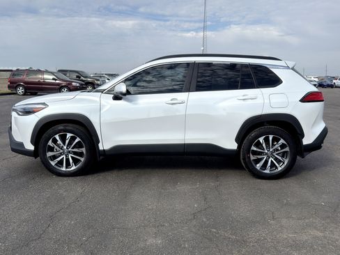 Used 2024 Toyota Corolla Cross XLE w/ Convenience Package image 6