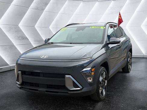 Used 2024 Hyundai Kona SEL AWD/4WD image 3