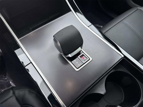 New 2026 Land Rover Range Rover Velar Dynamic SE image 25