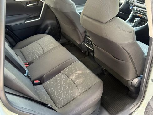 Used 2020 Toyota RAV4 XLE w/ Convenience Package AWD/4WD image 25