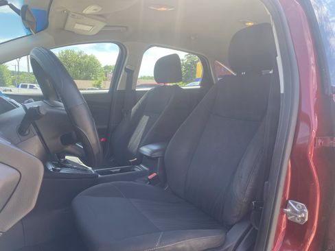 Used 2017 Ford Focus SE FWD image 10