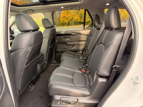 New 2025 Honda Pilot Touring image 16