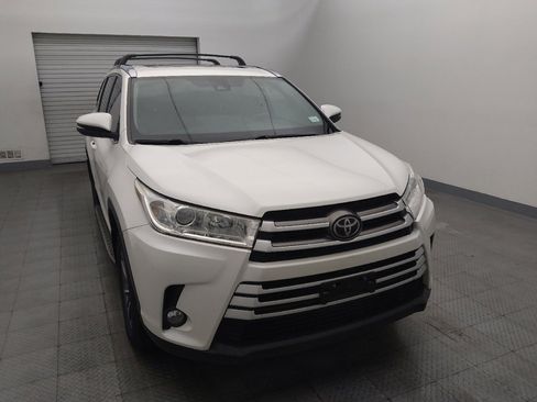 Used 2019 Toyota Highlander XLE FWD image 14
