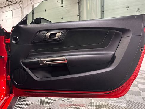 Used 2016 Ford Mustang Shelby GT350 w/ Track Package image 39