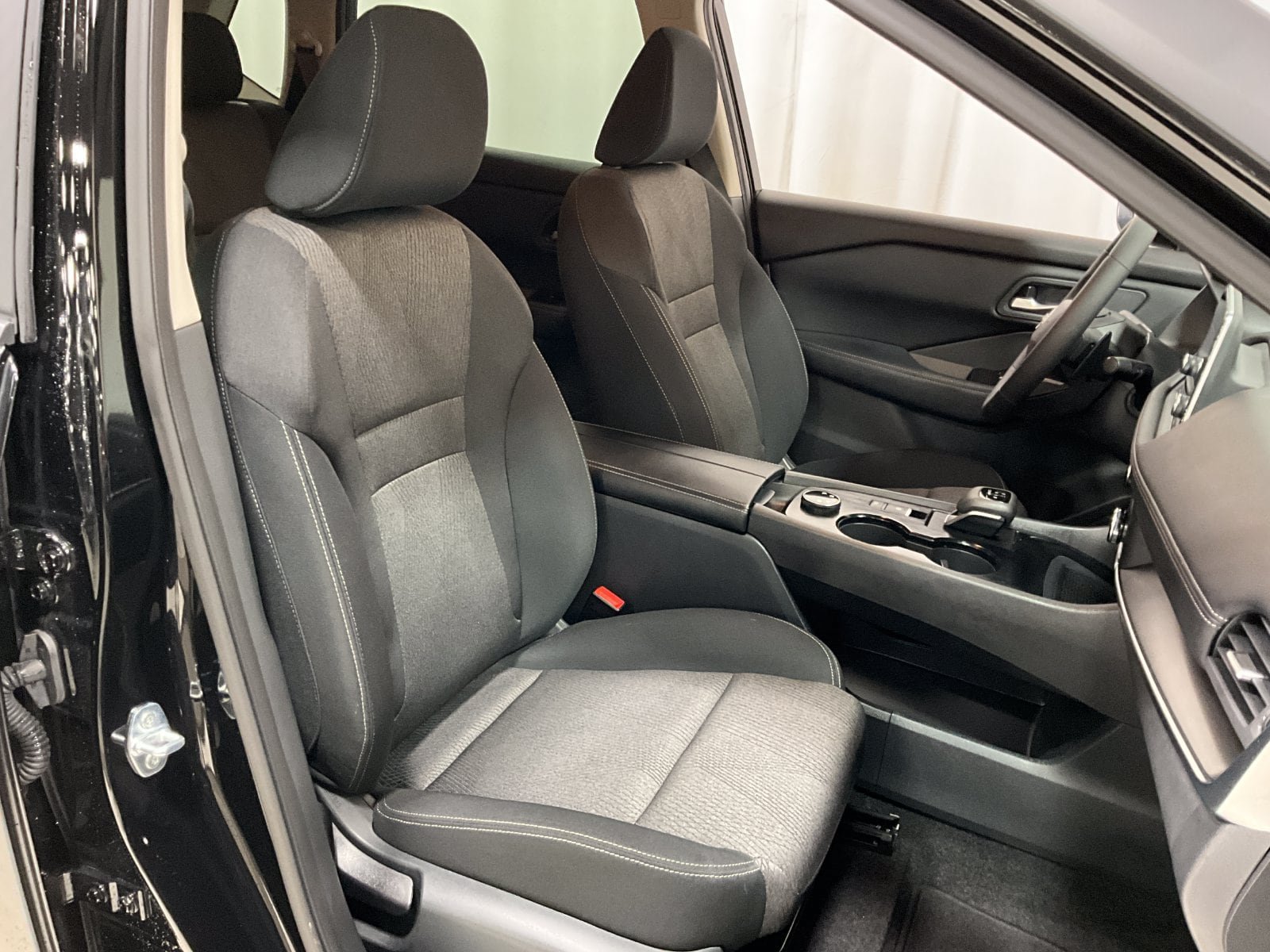 Used 2026 Nissan Rogue SV AWD/4WD image 9
