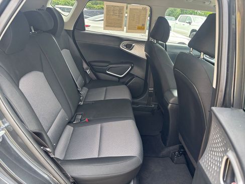 Used 2025 Kia Soul LX w/ LX Technology Package FWD image 23