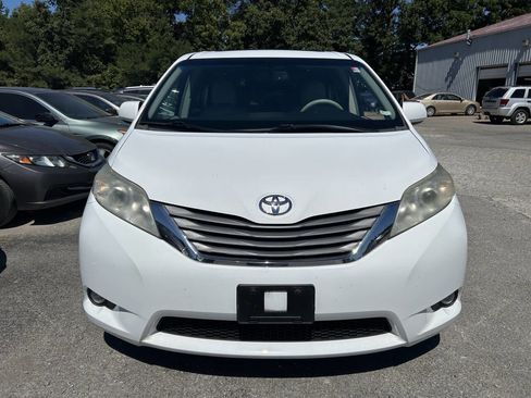 Used 2011 Toyota Sienna XLE image 8