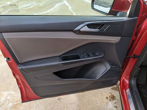 Used 2023 Volkswagen Taos SEL image 9