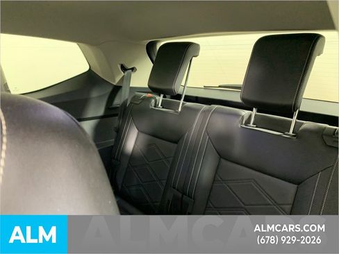 Used 2025 Volkswagen Atlas SE image 33