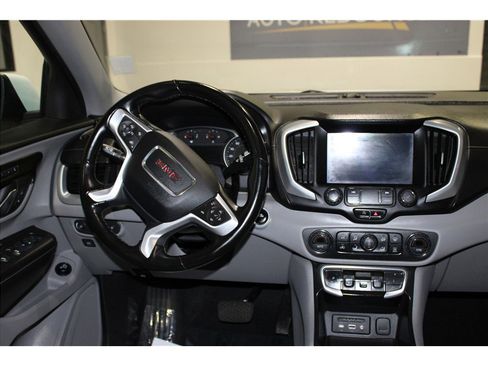 Used 2023 GMC Terrain SLT image 14