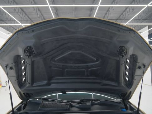 Used 2023 Lamborghini Urus Performante AWD/4WD image 70