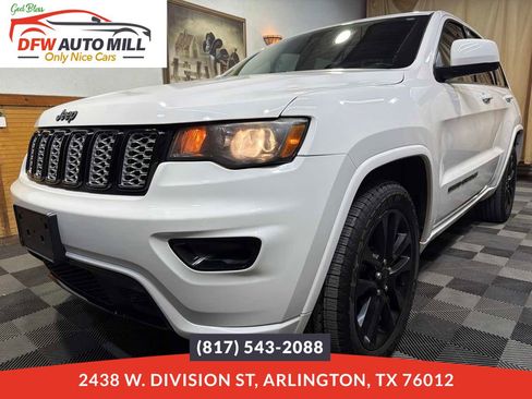 Used 2017 Jeep Grand Cherokee Altitude image 1