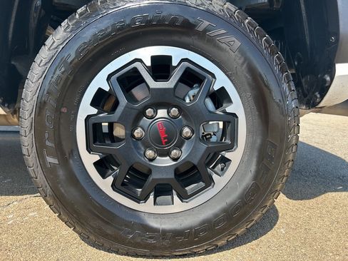 Used 2025 Toyota Tacoma TRD Off-Road image 9